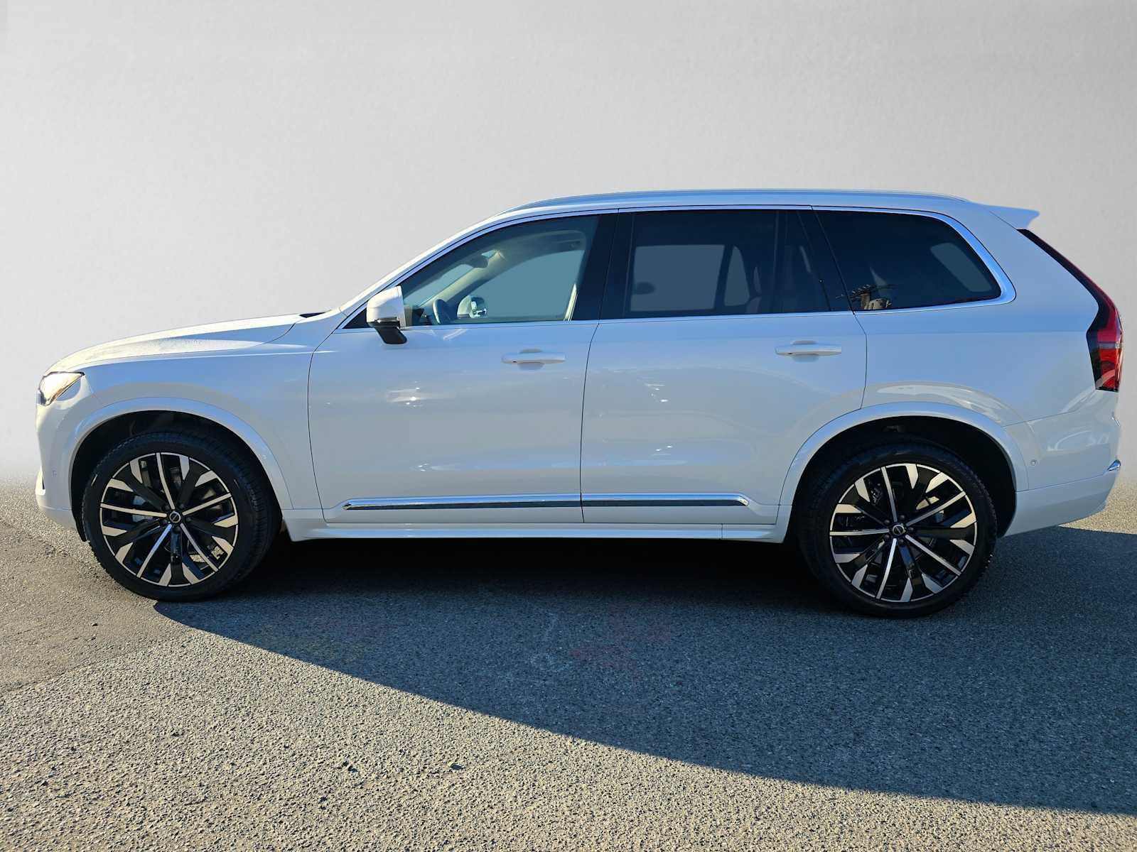 Used 2026 Volvo XC90 B6 Plus w/ Protection Package AWD/4WD image 6