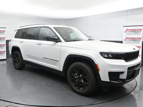Used 2024 Jeep Grand Cherokee L Laredo AWD/4WD image 2