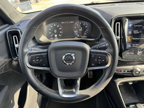 Used 2021 Volvo XC40 T5 R-Design w/ Advanced Package image 10