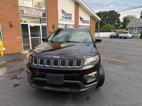Used 2019 Jeep Compass Latitude w/ Popular Equipment Group AWD/4WD image 5