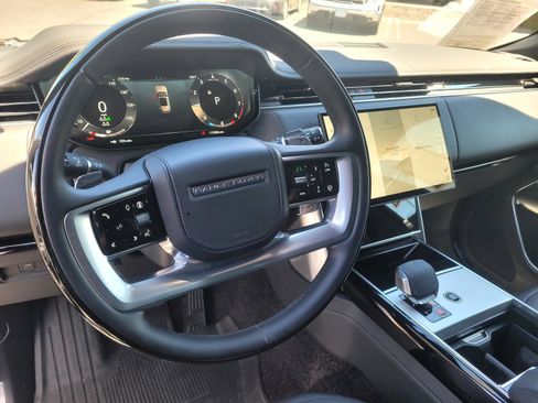 Used 2025 Land Rover Range Rover Long Wheelbase SE AWD/4WD image 9
