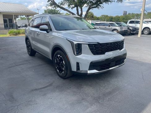Used 2025 Kia Sorento S FWD image 7