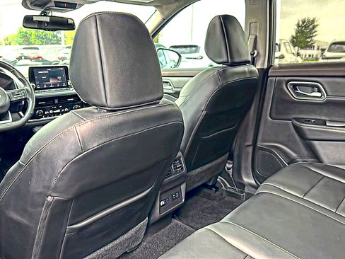 Used 2021 Nissan Rogue SL FWD image 18