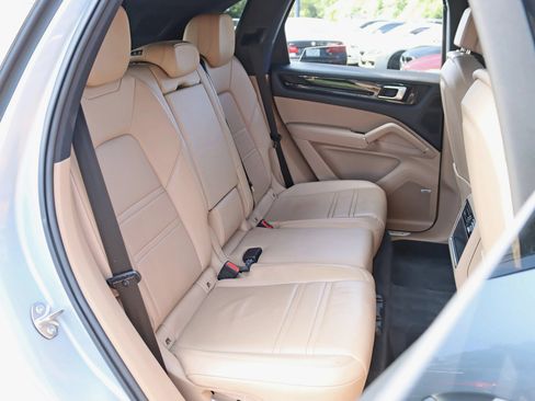 Used 2020 Porsche Cayenne AWD/4WD image 31