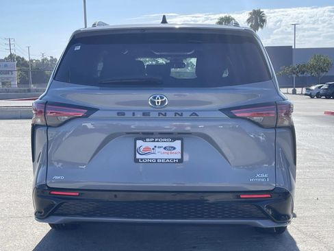 Used 2023 Toyota Sienna XSE w/ XSE Plus Package AWD/4WD image 5