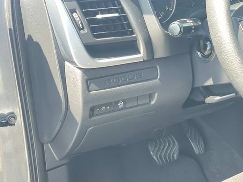 Used 2023 Nissan Rogue S FWD image 16
