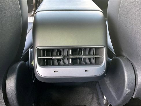 Used 2024 Tesla Model Y Performance image 18