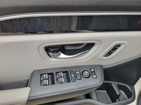 Used 2025 Honda Pilot Elite image 13