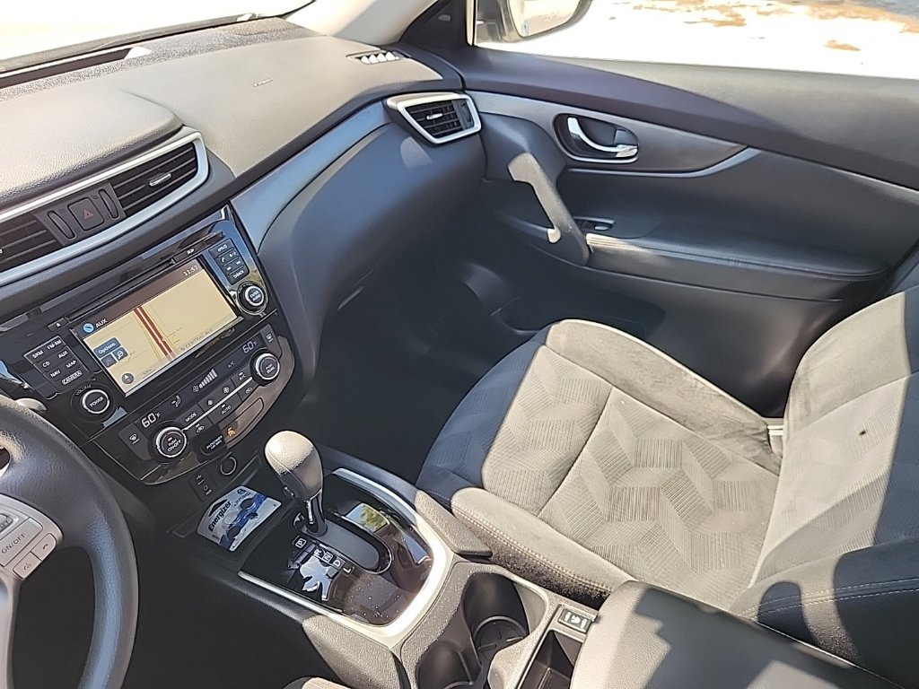 Used 2016 Nissan Rogue SV w/ SV Premium Package AWD/4WD image 6