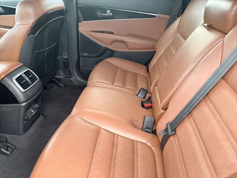 Used 2019 Kia Sorento SX image 14