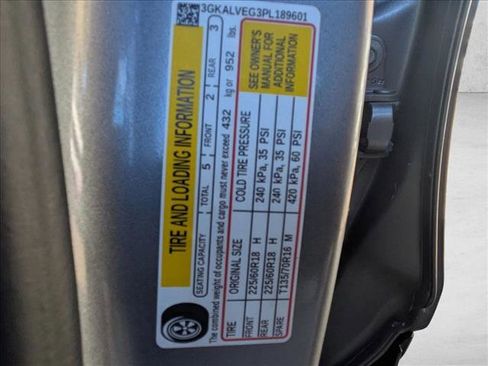 Used 2023 GMC Terrain SLT image 21