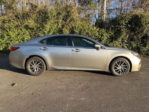 Used 2016 Lexus ES 350 image 2