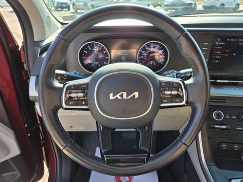Used 2024 Kia Carnival LX FWD image 32