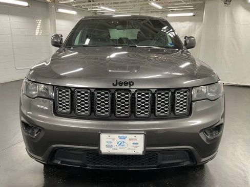 Used 2021 Jeep Grand Cherokee Laredo X AWD/4WD image 3