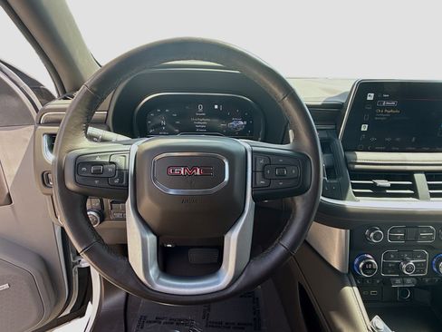 Used 2022 GMC Yukon XL SLT w/ SLT Premium Package AWD/4WD image 8