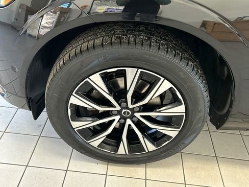 Certified 2023 Volvo XC60 B5 Plus w/ Climate Package image 8