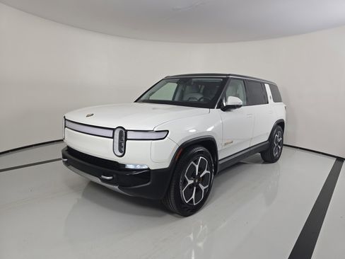 Used 2023 Rivian R1S Adventure image 1
