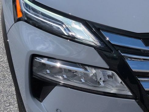 Used 2025 Nissan Rogue Platinum FWD image 10