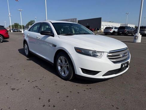 Used 2017 Ford Taurus SE FWD image 3
