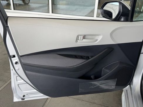 Used 2026 Toyota Corolla LE FWD image 17