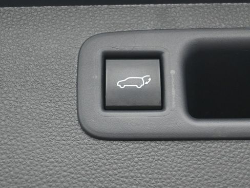 Certified 2021 Toyota Highlander LE image 32