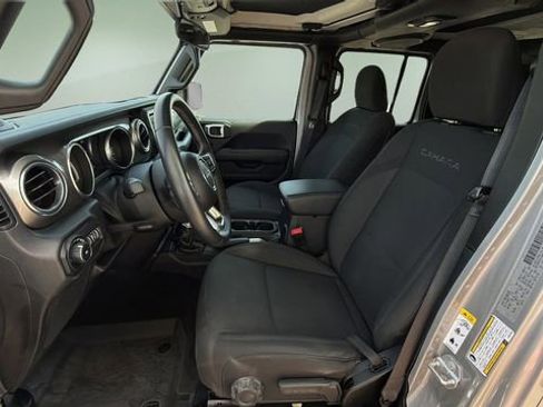 Used 2018 Jeep Wrangler Unlimited Sahara image 19