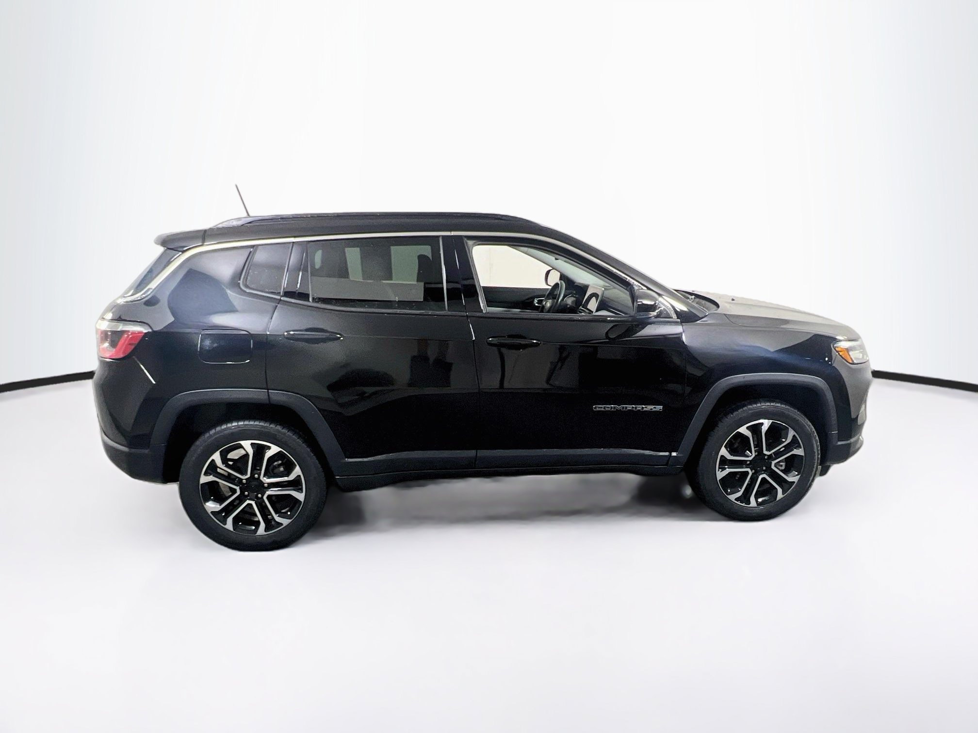 Used 2022 Jeep Compass Limited w/ Sun and Sound Group AWD/4WD image 4