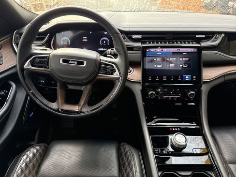 Used 2023 Jeep Grand Cherokee Summit w/ Adv Protech Group IV image 21