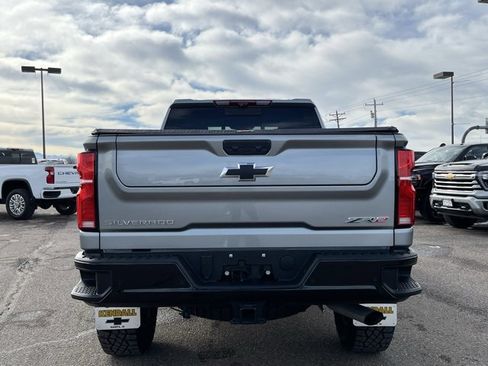 Used 2025 Chevrolet Silverado 2500 ZR2 w/ Technology Package image 4