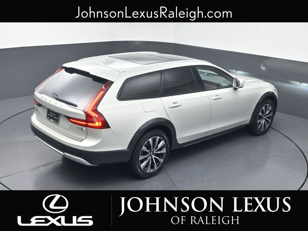 Used 2021 Volvo V90 T6 Cross Country AWD/4WD image 23