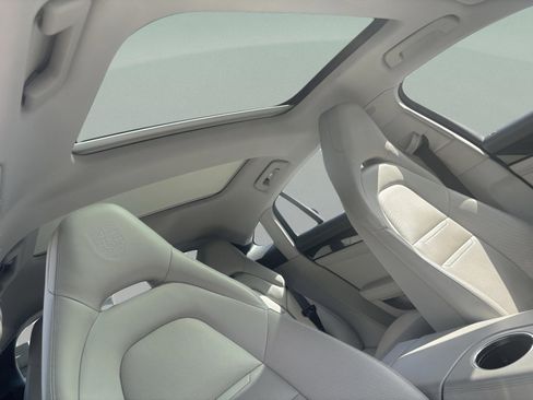 Used 2018 Porsche Panamera 4 image 31