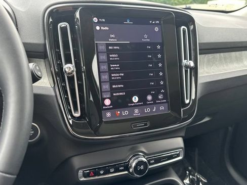 Certified 2026 Volvo XC40 B5 Plus AWD/4WD image 21