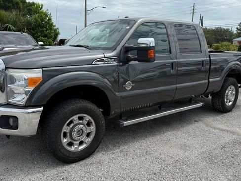 Used 2016 Ford F250 XLT w/ XLT Premium Package AWD/4WD image 3