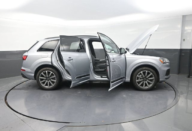 Used 2022 Audi Q7 2.0T Premium Plus w/ Premium Plus Package AWD/4WD image 46