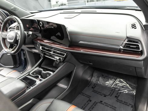 Used 2024 Chevrolet Traverse RS image 39