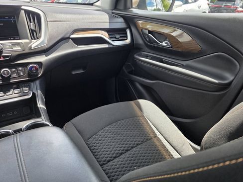 Used 2018 GMC Terrain SLE w/ Driver Convenience Package FWD image 15