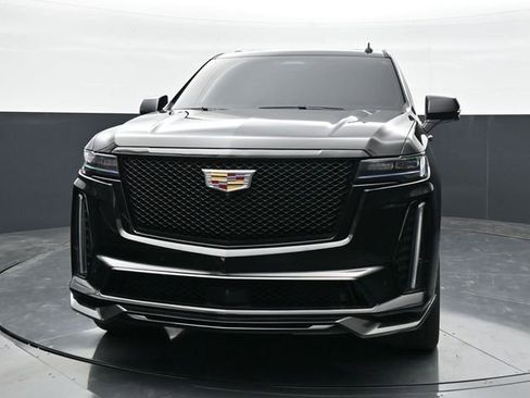 Used 2023 Cadillac Escalade ESV V AWD/4WD image 2