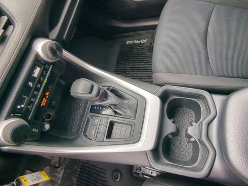 Used 2020 Toyota RAV4 LE image 19