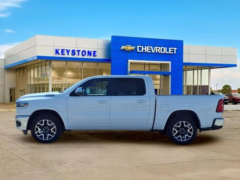 Used 2025 RAM 1500 Laramie AWD/4WD image 4