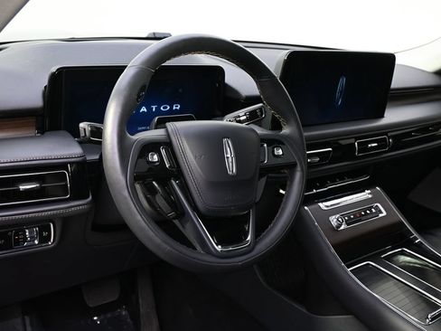 Used 2025 Lincoln Aviator Reserve w/ Luxury Package AWD/4WD image 11