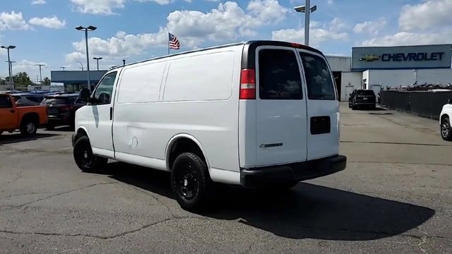Used 2018 Chevrolet Express 2500 RWD image 6