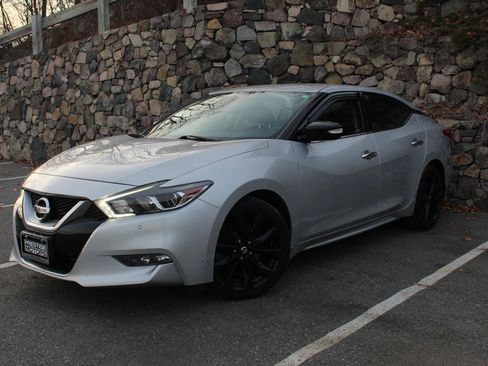 Used 2017 Nissan Maxima SR w/ Midnight Edition image 2