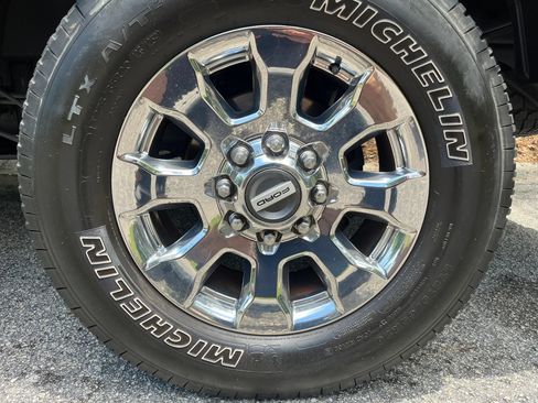 Used 2017 Ford F250 Lariat w/ Lariat Ultimate Package AWD/4WD image 10