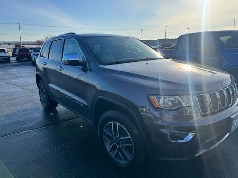 Used 2021 Jeep Grand Cherokee Limited w/ Trailer Tow Group IV image 2