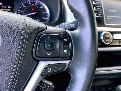 Used 2019 Toyota Highlander SE w/ Nightshade Edition AWD/4WD image 24