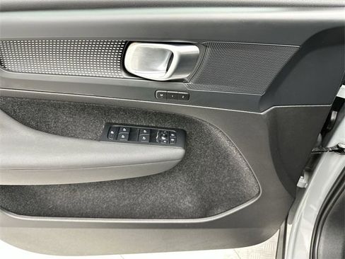 Certified 2025 Volvo XC40 B5 Plus image 13
