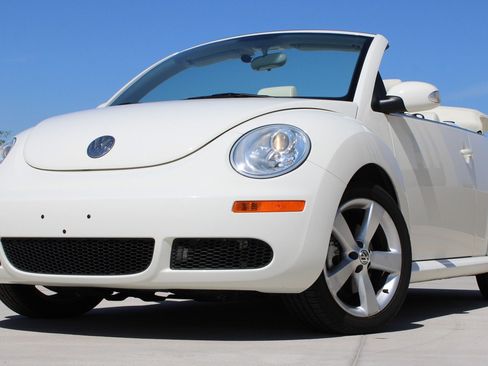 Used 2007 Volkswagen Beetle Triple White Edition FWD image 2