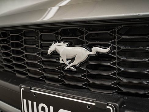 Used 2025 Ford Mustang Premium image 4