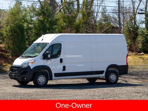 Used 2024 RAM ProMaster 2500 w/ Convenience Group FWD image 3