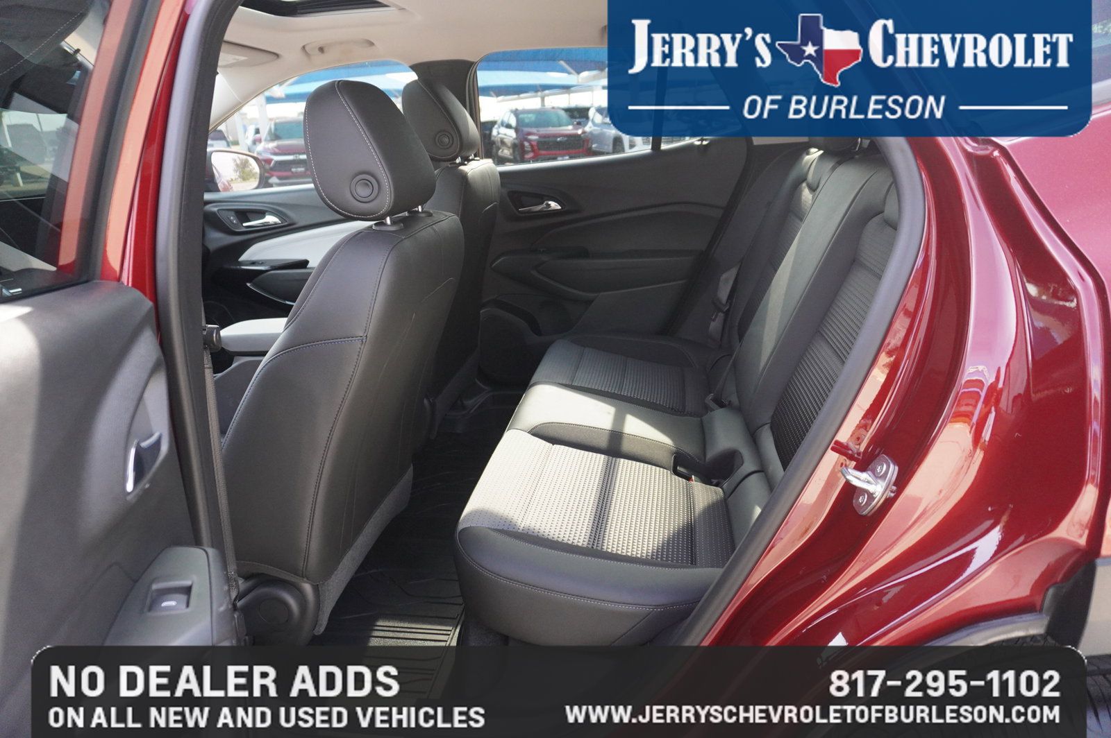 Used 2024 Chevrolet Trax LT w/ Sunroof Package FWD image 9